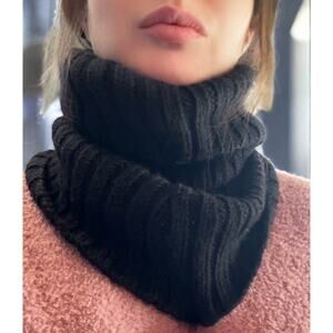 Nirvana Designs Pure Wool Neck Warmer HANDMADE IN NEPAL Black Ribbed Knit
